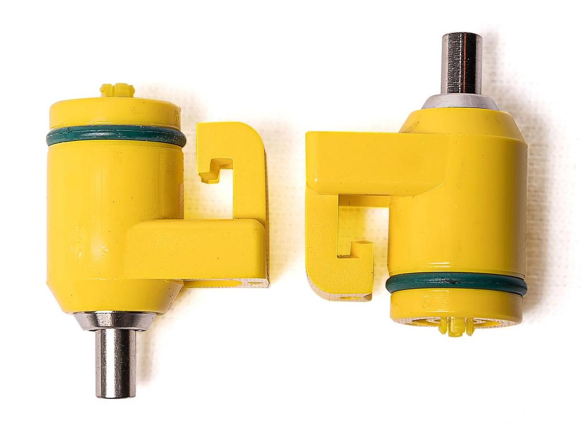 Ниппельная поилка универсальная с J-защелкой, 75 мл для кур